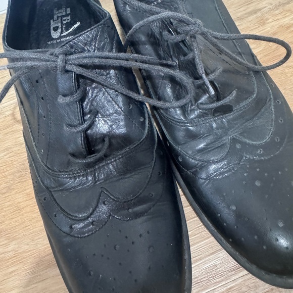 Black Leather Oxford Shoes - Picture 4 of 10